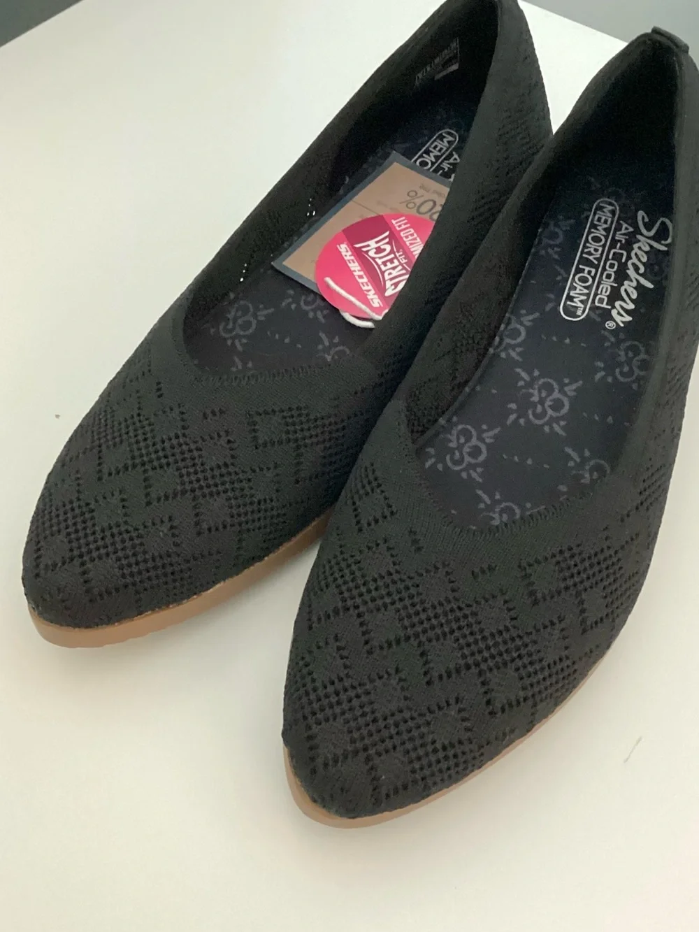 \Skechers\ NWT Cleo Knit Slip-Ons
